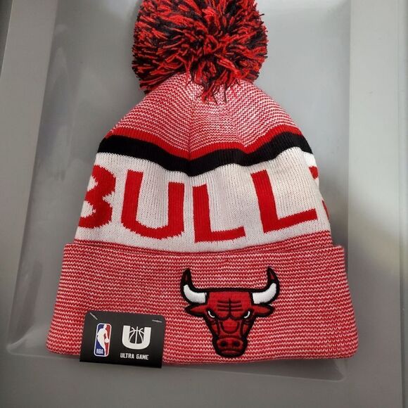 Chicago Bulls NWT Pom Beanie Ultra Game Officially Licensed Hat Red Raised Bull - Picture 1 of 7